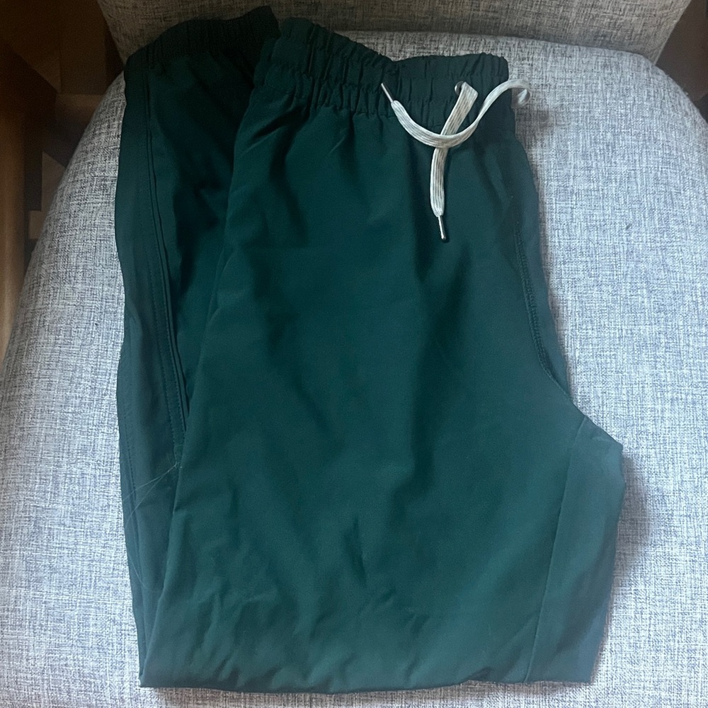 Vuori women’s  Dark Green Joggers
